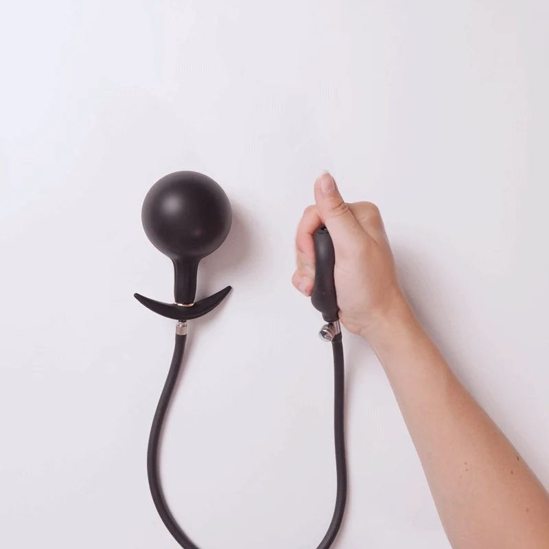Opblaasbare buttplug met pomp, bolvormig opblaasbaar en zwart