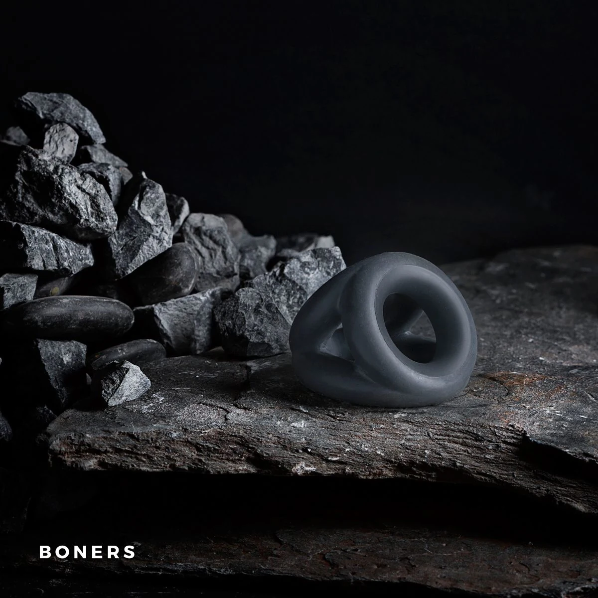 Cockring en ballstretcher van Boners voor scrotum stimulatie