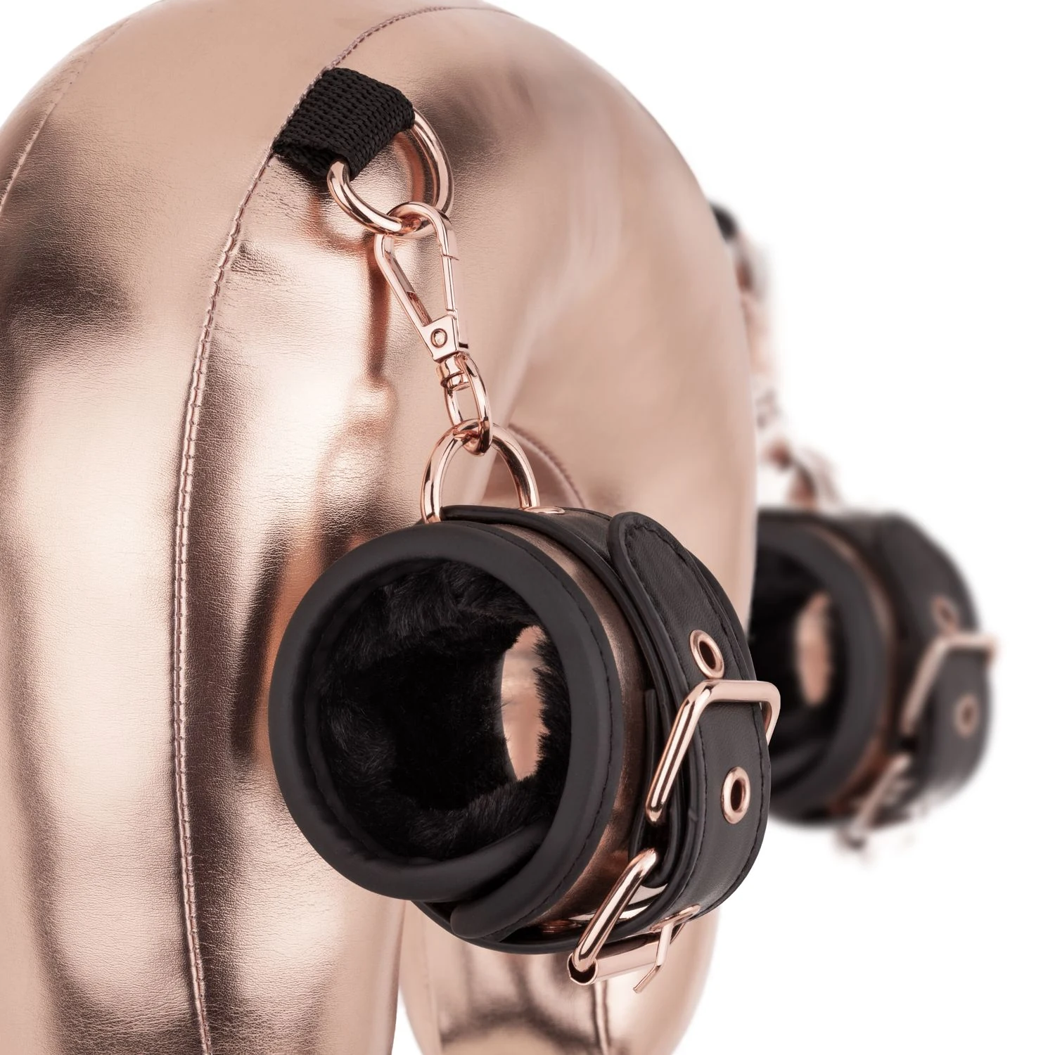 Rosy Gold sling restraint set met stevige afwerking en metalen accenten